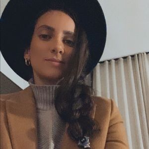 Meet your Posher, Eugenia